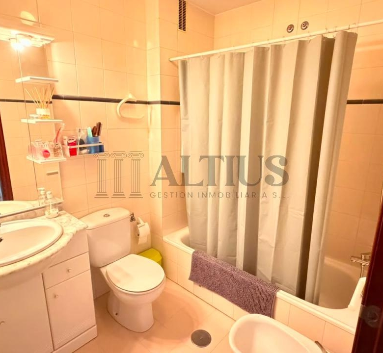 Habitación en Alquiler, Área Central. Solo chica estudiante