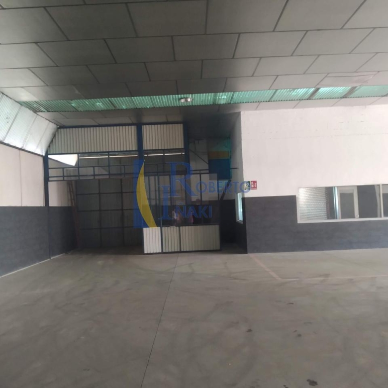 AMPLIA NAVE ACONDICIONADA COMO TALLER, NO DEJE PASAR ESTA OPORTUNIDAD PARA INSTALAR SU NEGOCIO