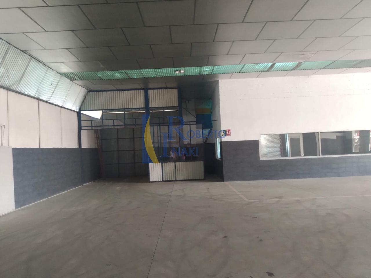 AMPLIA NAVE ACONDICIONADA COMO TALLER, NO DEJE PASAR ESTA OPORTUNIDAD PARA INSTALAR SU NEGOCIO