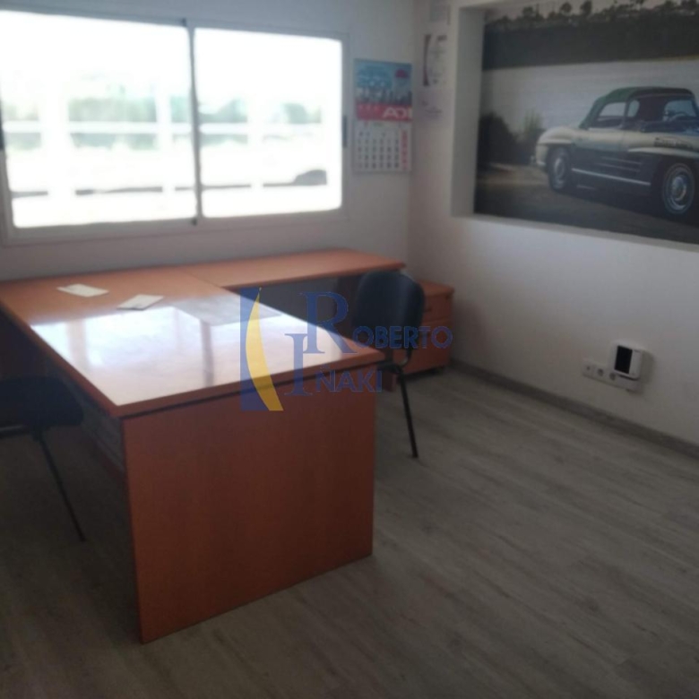 AMPLIA NAVE ACONDICIONADA COMO TALLER, NO DEJE PASAR ESTA OPORTUNIDAD PARA INSTALAR SU NEGOCIO