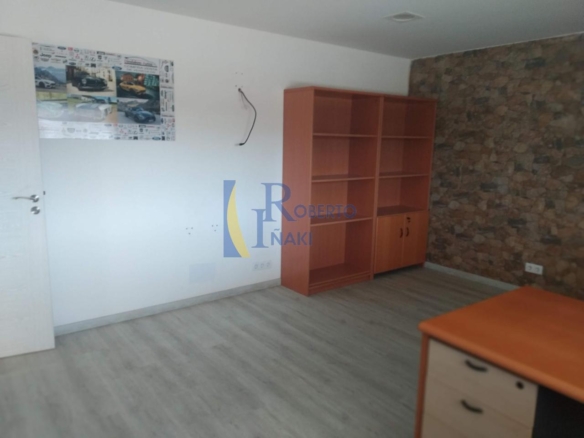 AMPLIA NAVE ACONDICIONADA COMO TALLER, NO DEJE PASAR ESTA OPORTUNIDAD PARA INSTALAR SU NEGOCIO