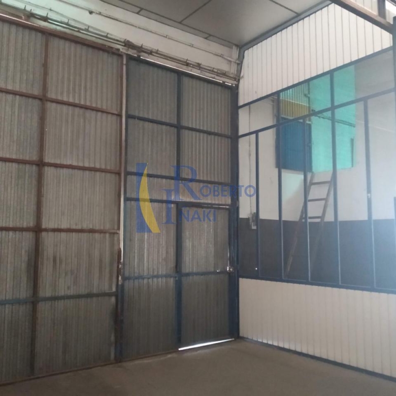AMPLIA NAVE ACONDICIONADA COMO TALLER, NO DEJE PASAR ESTA OPORTUNIDAD PARA INSTALAR SU NEGOCIO