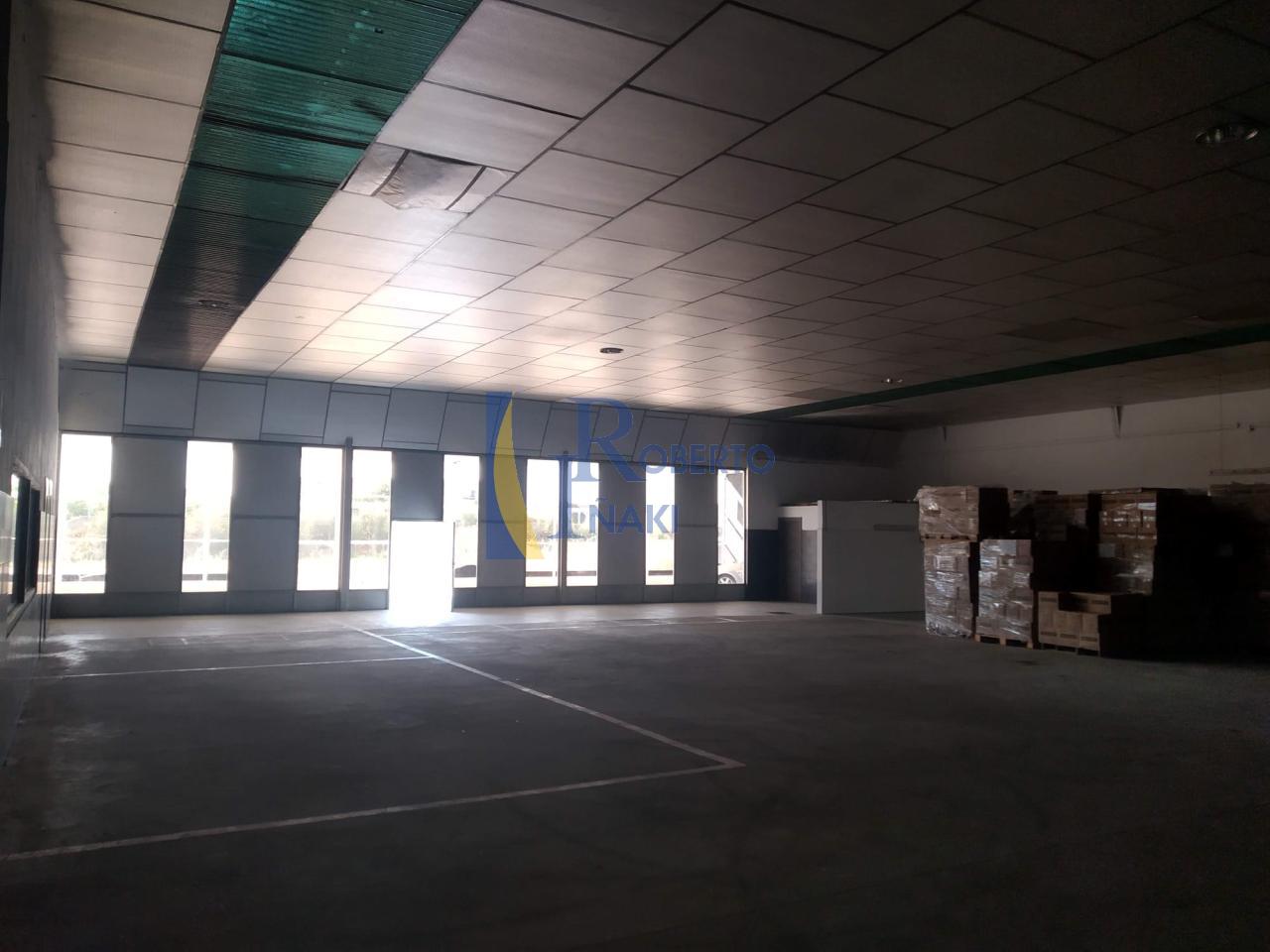 AMPLIA NAVE ACONDICIONADA COMO TALLER, NO DEJE PASAR ESTA OPORTUNIDAD PARA INSTALAR SU NEGOCIO