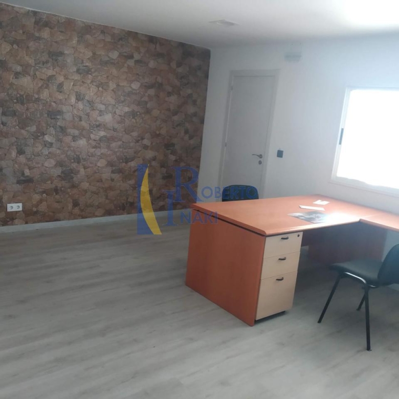 AMPLIA NAVE ACONDICIONADA COMO TALLER, NO DEJE PASAR ESTA OPORTUNIDAD PARA INSTALAR SU NEGOCIO
