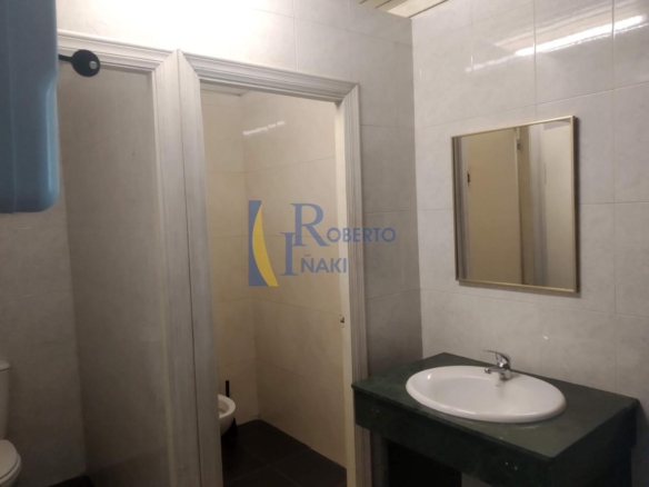 AMPLIA NAVE ACONDICIONADA COMO TALLER, NO DEJE PASAR ESTA OPORTUNIDAD PARA INSTALAR SU NEGOCIO