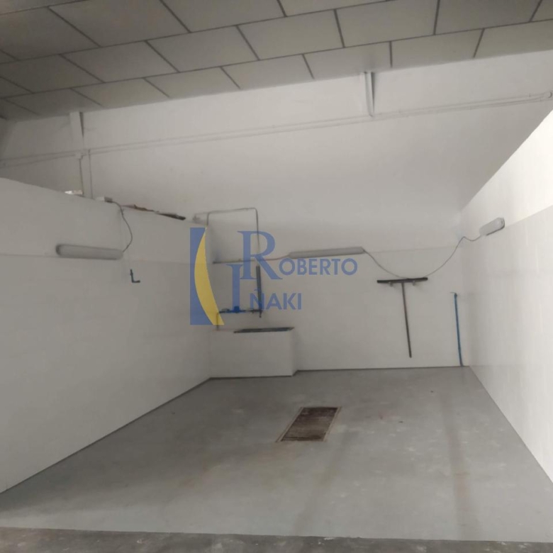 AMPLIA NAVE ACONDICIONADA COMO TALLER, NO DEJE PASAR ESTA OPORTUNIDAD PARA INSTALAR SU NEGOCIO