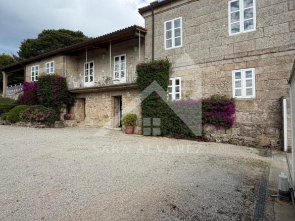 SE VENDE ESPECTACULAR CASA  DE PIEDRA RESTAURADA PRÓXIMA A LA CIUDAD DE PONTEVEDRA EN VIASCÓN- COTOBADE