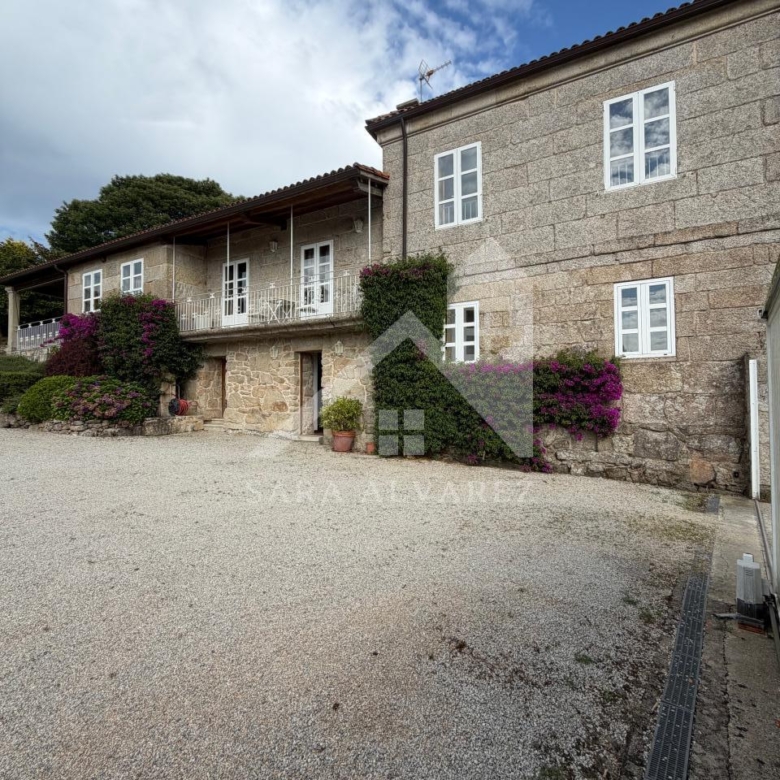 SE VENDE ESPECTACULAR CASA  DE PIEDRA RESTAURADA PRÓXIMA A LA CIUDAD DE PONTEVEDRA EN VIASCÓN- COTOBADE