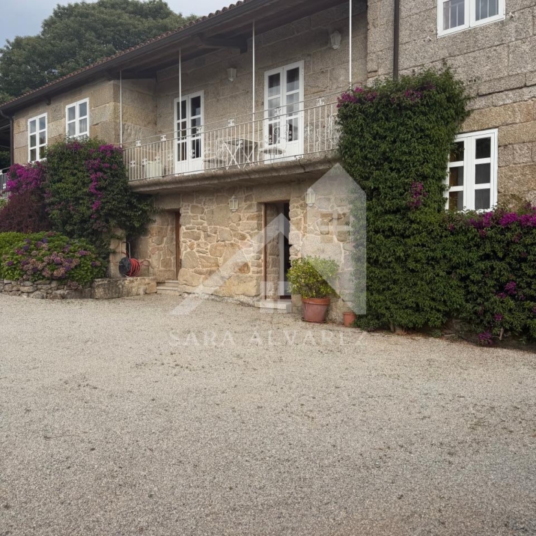 SE VENDE ESPECTACULAR CASA  DE PIEDRA RESTAURADA PRÓXIMA A LA CIUDAD DE PONTEVEDRA EN VIASCÓN- COTOBADE