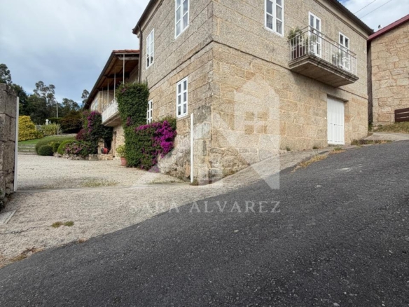 SE VENDE ESPECTACULAR CASA  DE PIEDRA RESTAURADA PRÓXIMA A LA CIUDAD DE PONTEVEDRA EN VIASCÓN- COTOBADE