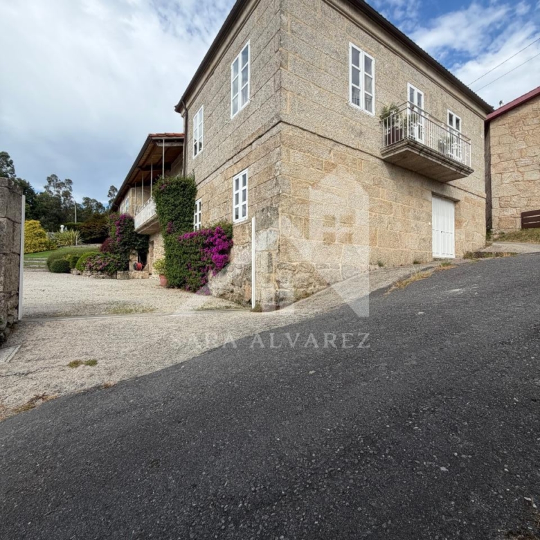 SE VENDE ESPECTACULAR CASA  DE PIEDRA RESTAURADA PRÓXIMA A LA CIUDAD DE PONTEVEDRA EN VIASCÓN- COTOBADE