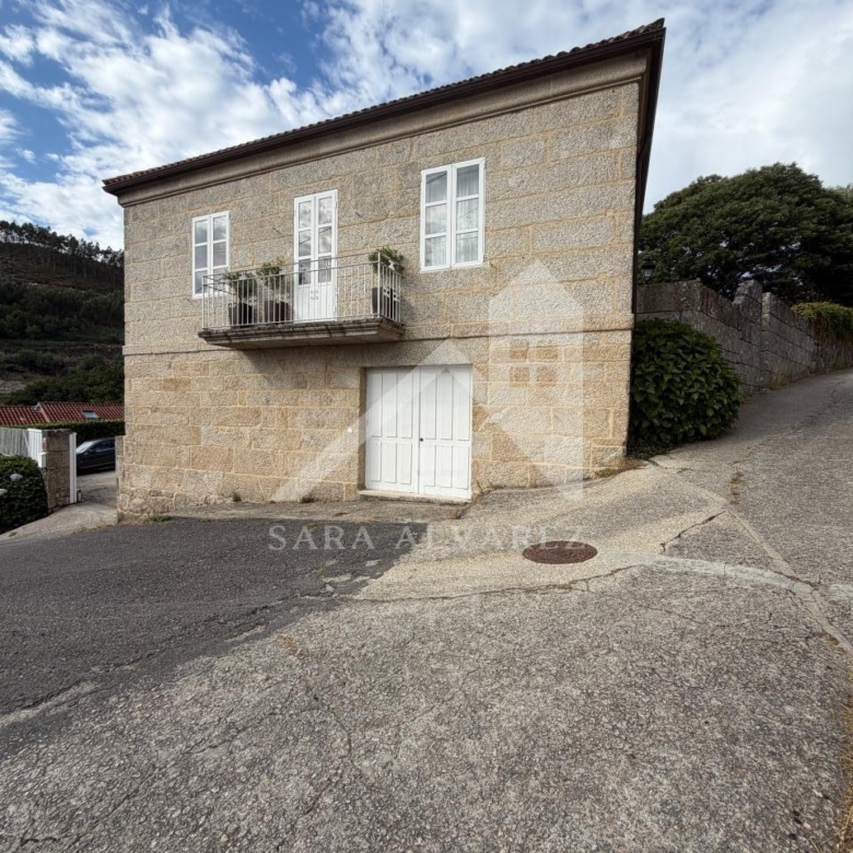 SE VENDE ESPECTACULAR CASA  DE PIEDRA RESTAURADA PRÓXIMA A LA CIUDAD DE PONTEVEDRA EN VIASCÓN- COTOBADE