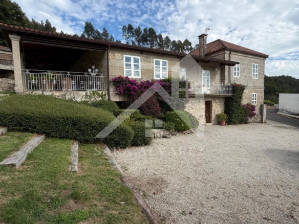 SE VENDE ESPECTACULAR CASA  DE PIEDRA RESTAURADA PRÓXIMA A LA CIUDAD DE PONTEVEDRA EN VIASCÓN- COTOBADE