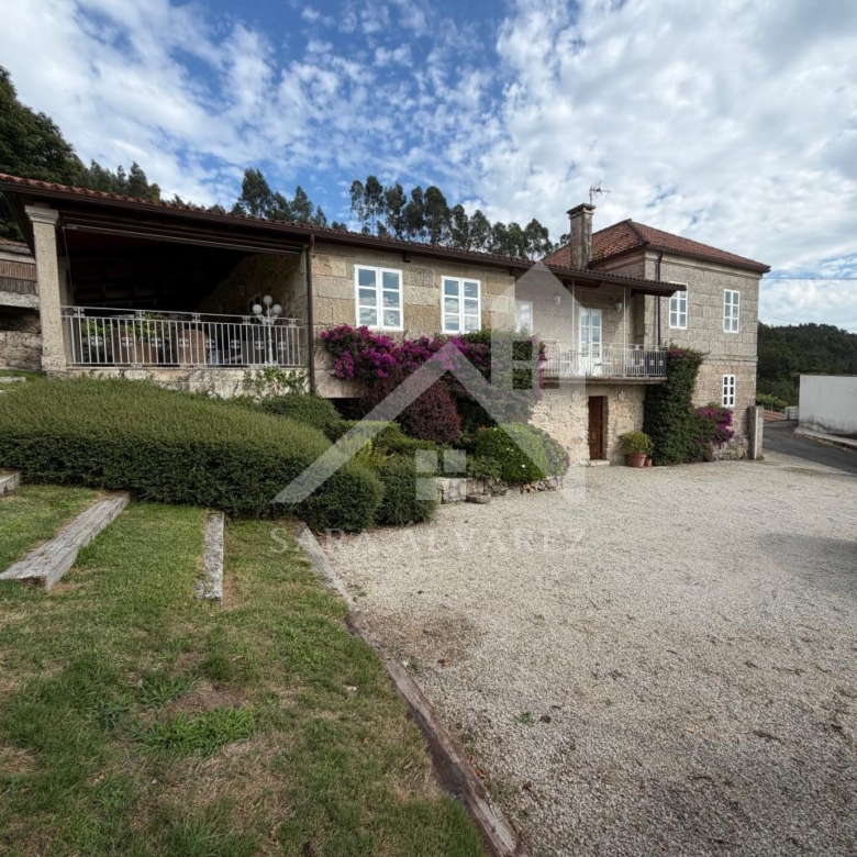 SE VENDE ESPECTACULAR CASA  DE PIEDRA RESTAURADA PRÓXIMA A LA CIUDAD DE PONTEVEDRA EN VIASCÓN- COTOBADE