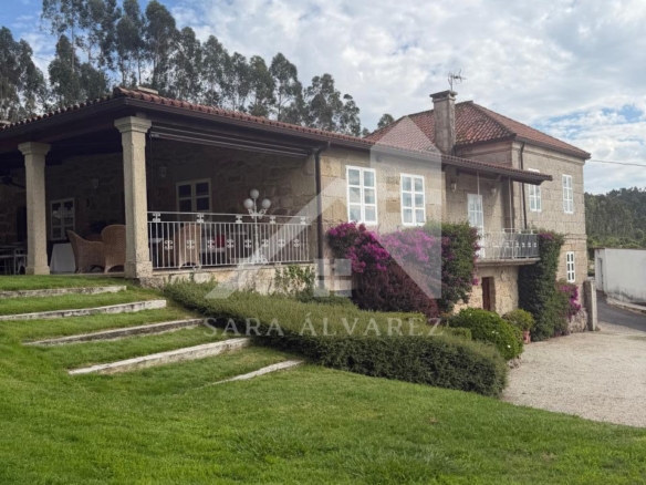 SE VENDE ESPECTACULAR CASA  DE PIEDRA RESTAURADA PRÓXIMA A LA CIUDAD DE PONTEVEDRA EN VIASCÓN- COTOBADE
