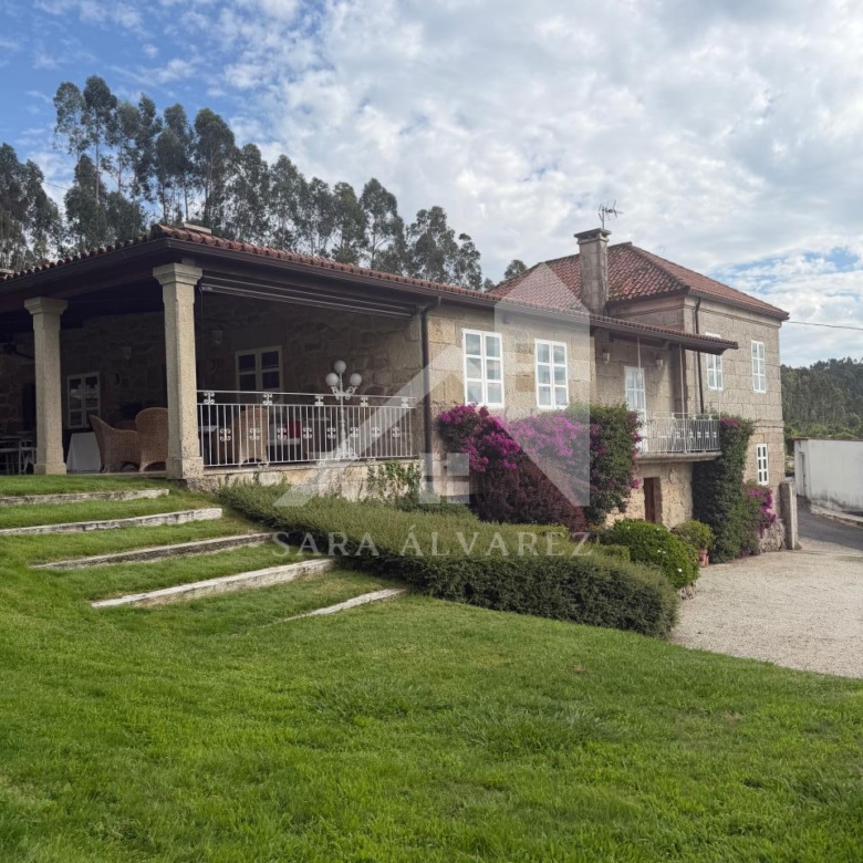 SE VENDE ESPECTACULAR CASA  DE PIEDRA RESTAURADA PRÓXIMA A LA CIUDAD DE PONTEVEDRA EN VIASCÓN- COTOBADE