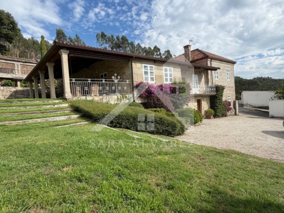 SE VENDE ESPECTACULAR CASA  DE PIEDRA RESTAURADA PRÓXIMA A LA CIUDAD DE PONTEVEDRA EN VIASCÓN- COTOBADE