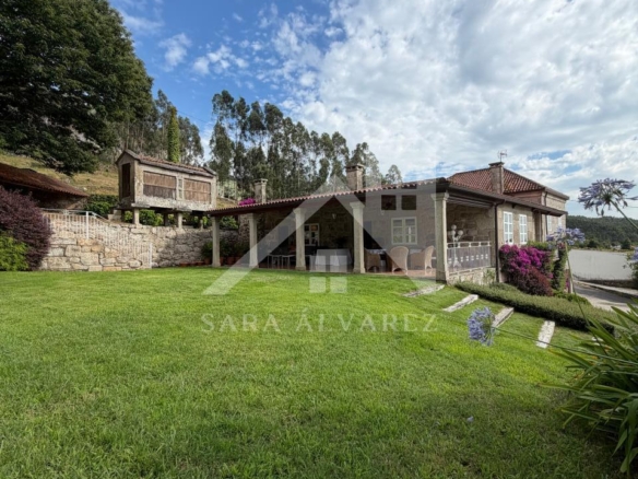 SE VENDE ESPECTACULAR CASA  DE PIEDRA RESTAURADA PRÓXIMA A LA CIUDAD DE PONTEVEDRA EN VIASCÓN- COTOBADE