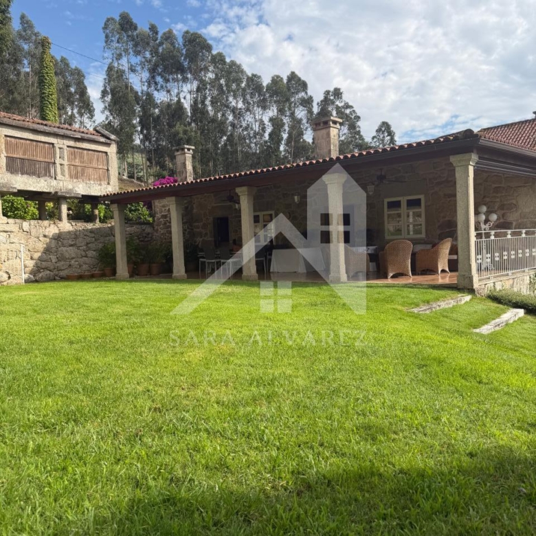 SE VENDE ESPECTACULAR CASA  DE PIEDRA RESTAURADA PRÓXIMA A LA CIUDAD DE PONTEVEDRA EN VIASCÓN- COTOBADE