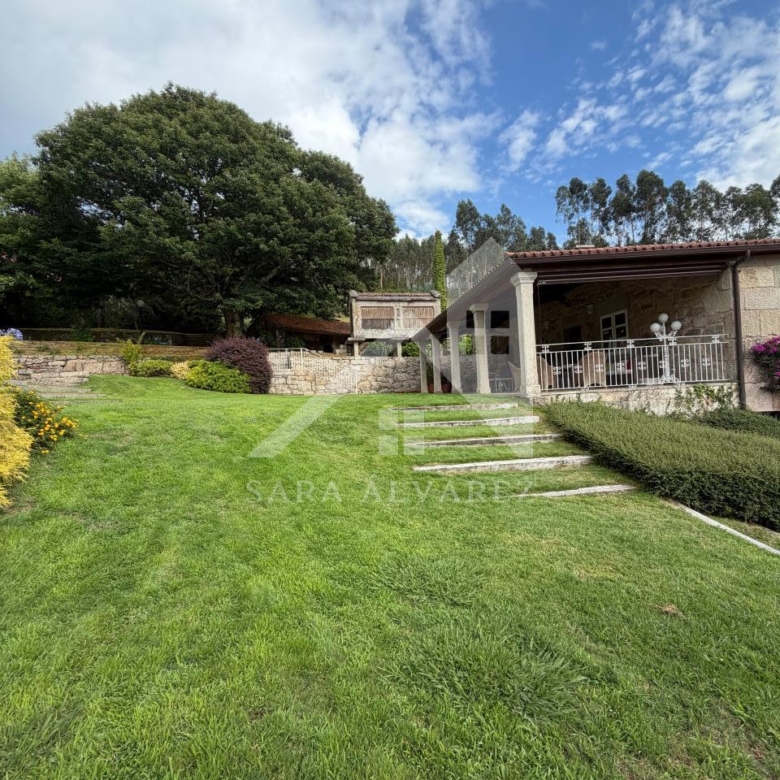 SE VENDE ESPECTACULAR CASA  DE PIEDRA RESTAURADA PRÓXIMA A LA CIUDAD DE PONTEVEDRA EN VIASCÓN- COTOBADE