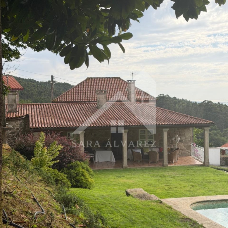 SE VENDE ESPECTACULAR CASA  DE PIEDRA RESTAURADA PRÓXIMA A LA CIUDAD DE PONTEVEDRA EN VIASCÓN- COTOBADE
