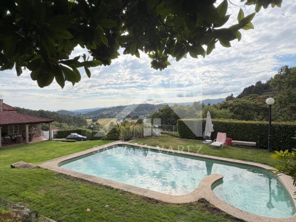 SE VENDE ESPECTACULAR CASA  DE PIEDRA RESTAURADA PRÓXIMA A LA CIUDAD DE PONTEVEDRA EN VIASCÓN- COTOBADE