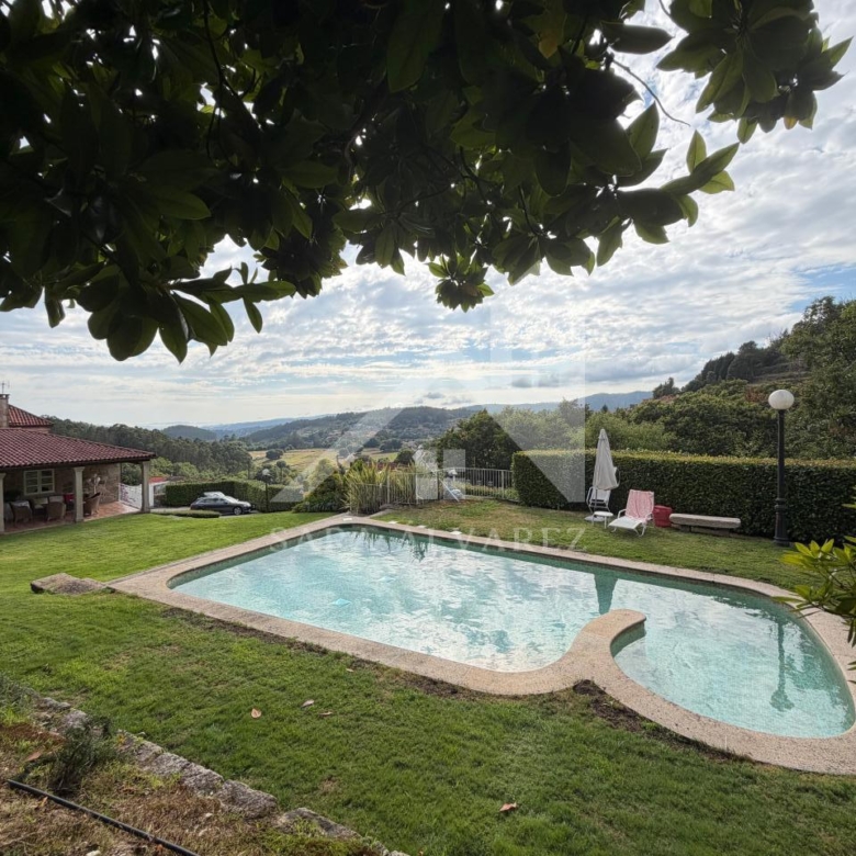 SE VENDE ESPECTACULAR CASA  DE PIEDRA RESTAURADA PRÓXIMA A LA CIUDAD DE PONTEVEDRA EN VIASCÓN- COTOBADE