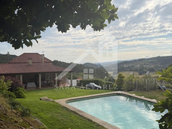SE VENDE ESPECTACULAR CASA  DE PIEDRA RESTAURADA PRÓXIMA A LA CIUDAD DE PONTEVEDRA EN VIASCÓN- COTOBADE