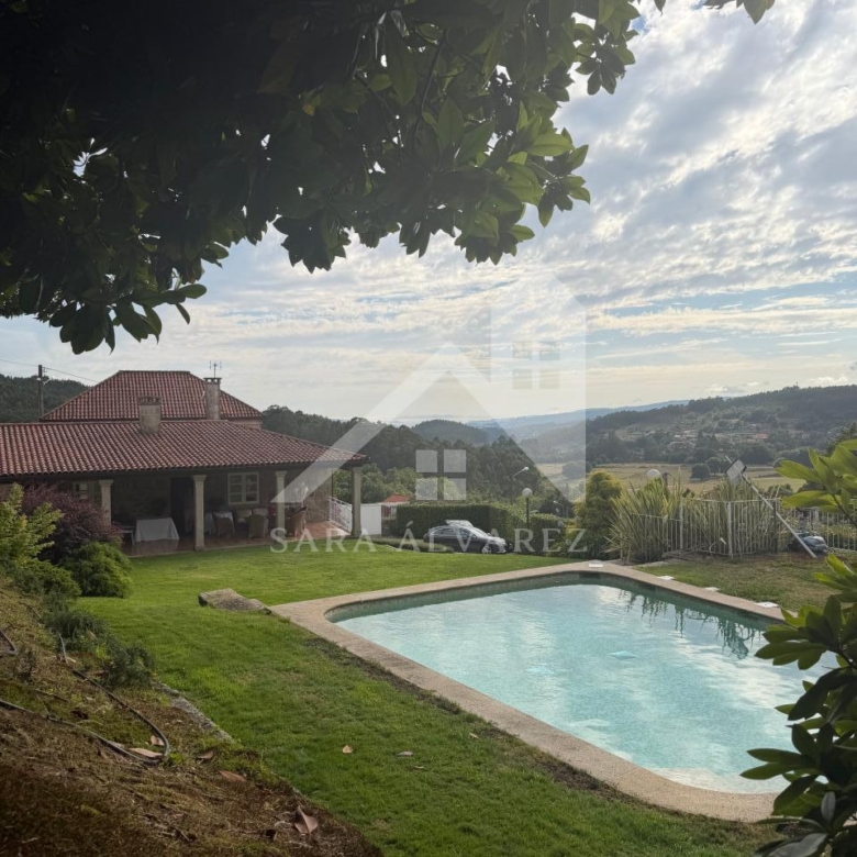 SE VENDE ESPECTACULAR CASA  DE PIEDRA RESTAURADA PRÓXIMA A LA CIUDAD DE PONTEVEDRA EN VIASCÓN- COTOBADE