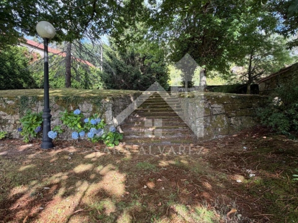 SE VENDE ESPECTACULAR CASA  DE PIEDRA RESTAURADA PRÓXIMA A LA CIUDAD DE PONTEVEDRA EN VIASCÓN- COTOBADE