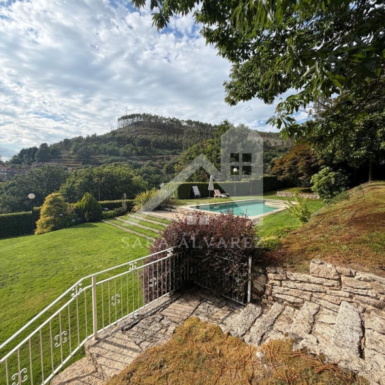 SE VENDE ESPECTACULAR CASA  DE PIEDRA RESTAURADA PRÓXIMA A LA CIUDAD DE PONTEVEDRA EN VIASCÓN- COTOBADE