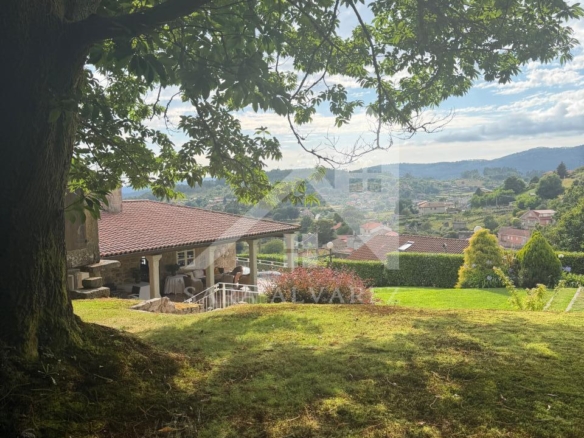 SE VENDE ESPECTACULAR CASA  DE PIEDRA RESTAURADA PRÓXIMA A LA CIUDAD DE PONTEVEDRA EN VIASCÓN- COTOBADE