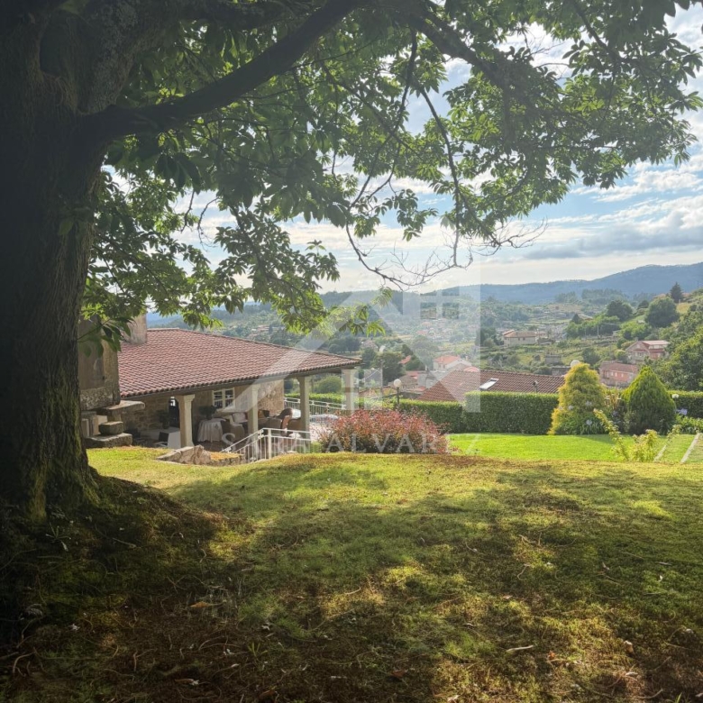 SE VENDE ESPECTACULAR CASA  DE PIEDRA RESTAURADA PRÓXIMA A LA CIUDAD DE PONTEVEDRA EN VIASCÓN- COTOBADE