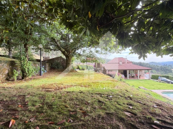 SE VENDE ESPECTACULAR CASA  DE PIEDRA RESTAURADA PRÓXIMA A LA CIUDAD DE PONTEVEDRA EN VIASCÓN- COTOBADE