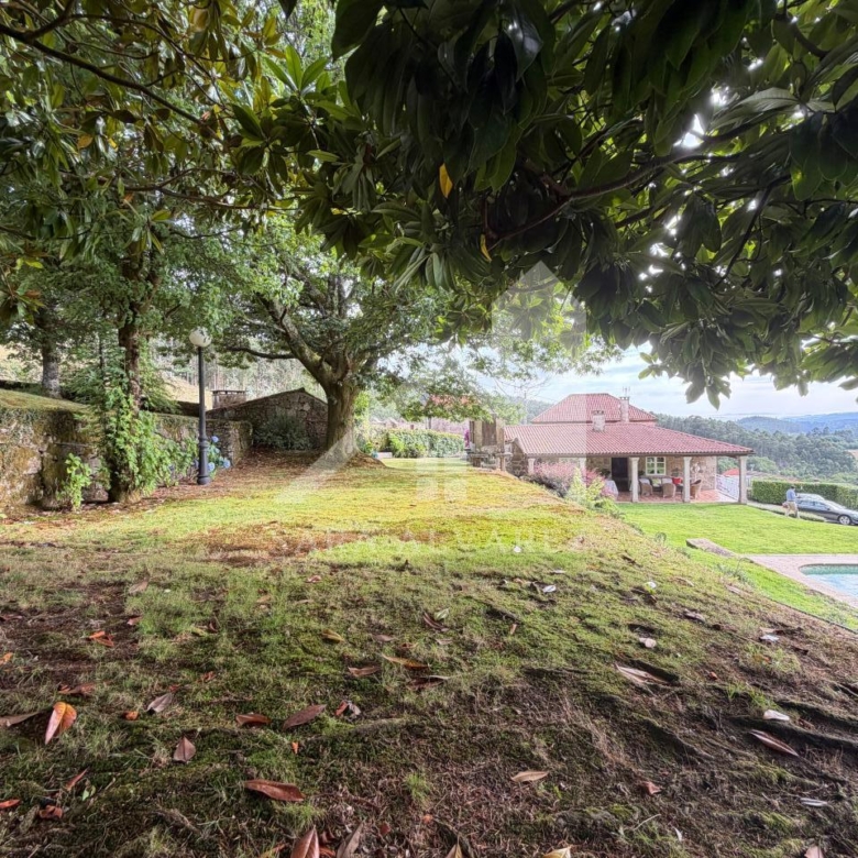 SE VENDE ESPECTACULAR CASA  DE PIEDRA RESTAURADA PRÓXIMA A LA CIUDAD DE PONTEVEDRA EN VIASCÓN- COTOBADE