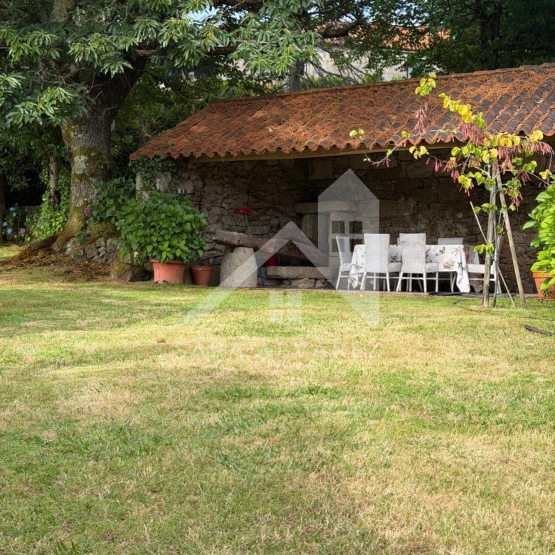 SE VENDE ESPECTACULAR CASA  DE PIEDRA RESTAURADA PRÓXIMA A LA CIUDAD DE PONTEVEDRA EN VIASCÓN- COTOBADE