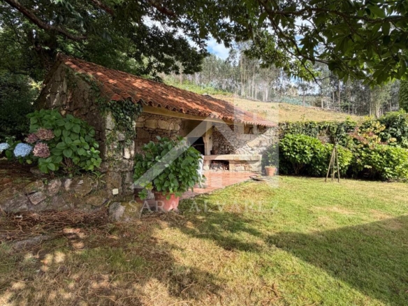 SE VENDE ESPECTACULAR CASA  DE PIEDRA RESTAURADA PRÓXIMA A LA CIUDAD DE PONTEVEDRA EN VIASCÓN- COTOBADE