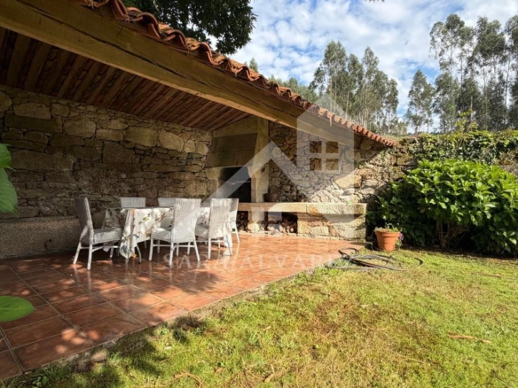 SE VENDE ESPECTACULAR CASA  DE PIEDRA RESTAURADA PRÓXIMA A LA CIUDAD DE PONTEVEDRA EN VIASCÓN- COTOBADE