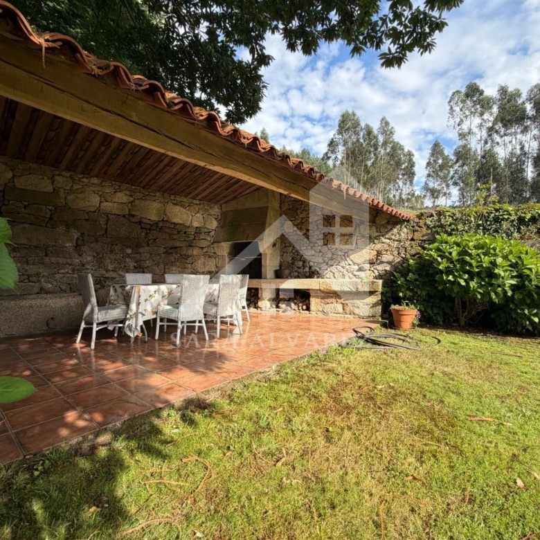SE VENDE ESPECTACULAR CASA  DE PIEDRA RESTAURADA PRÓXIMA A LA CIUDAD DE PONTEVEDRA EN VIASCÓN- COTOBADE