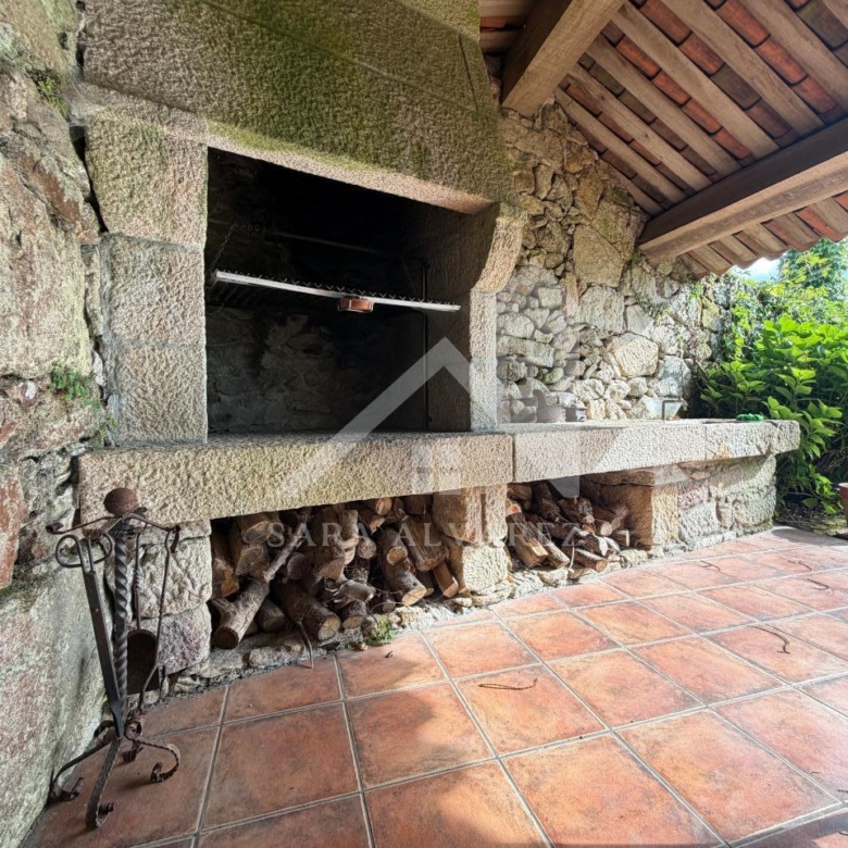 SE VENDE ESPECTACULAR CASA  DE PIEDRA RESTAURADA PRÓXIMA A LA CIUDAD DE PONTEVEDRA EN VIASCÓN- COTOBADE