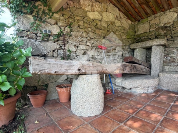 SE VENDE ESPECTACULAR CASA  DE PIEDRA RESTAURADA PRÓXIMA A LA CIUDAD DE PONTEVEDRA EN VIASCÓN- COTOBADE