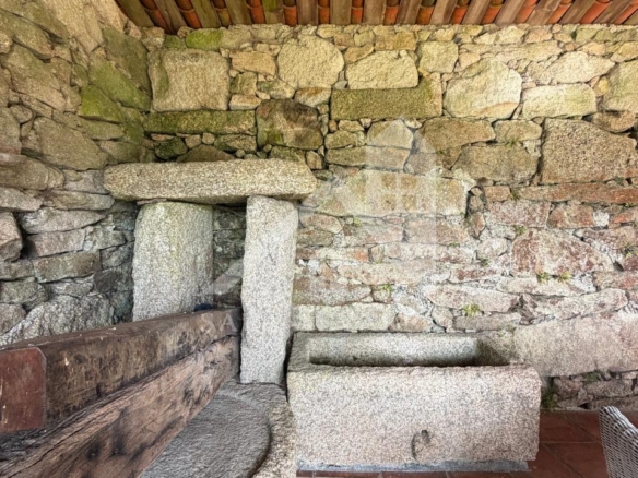 SE VENDE ESPECTACULAR CASA  DE PIEDRA RESTAURADA PRÓXIMA A LA CIUDAD DE PONTEVEDRA EN VIASCÓN- COTOBADE