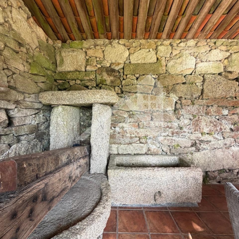 SE VENDE ESPECTACULAR CASA  DE PIEDRA RESTAURADA PRÓXIMA A LA CIUDAD DE PONTEVEDRA EN VIASCÓN- COTOBADE