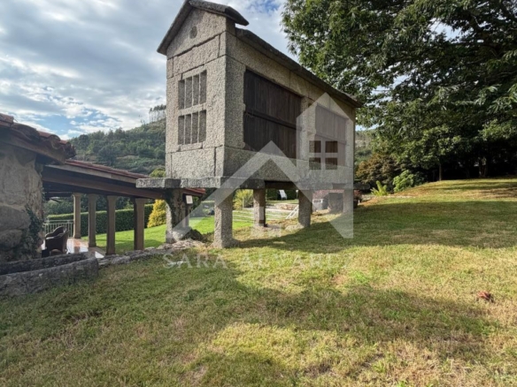 SE VENDE ESPECTACULAR CASA  DE PIEDRA RESTAURADA PRÓXIMA A LA CIUDAD DE PONTEVEDRA EN VIASCÓN- COTOBADE