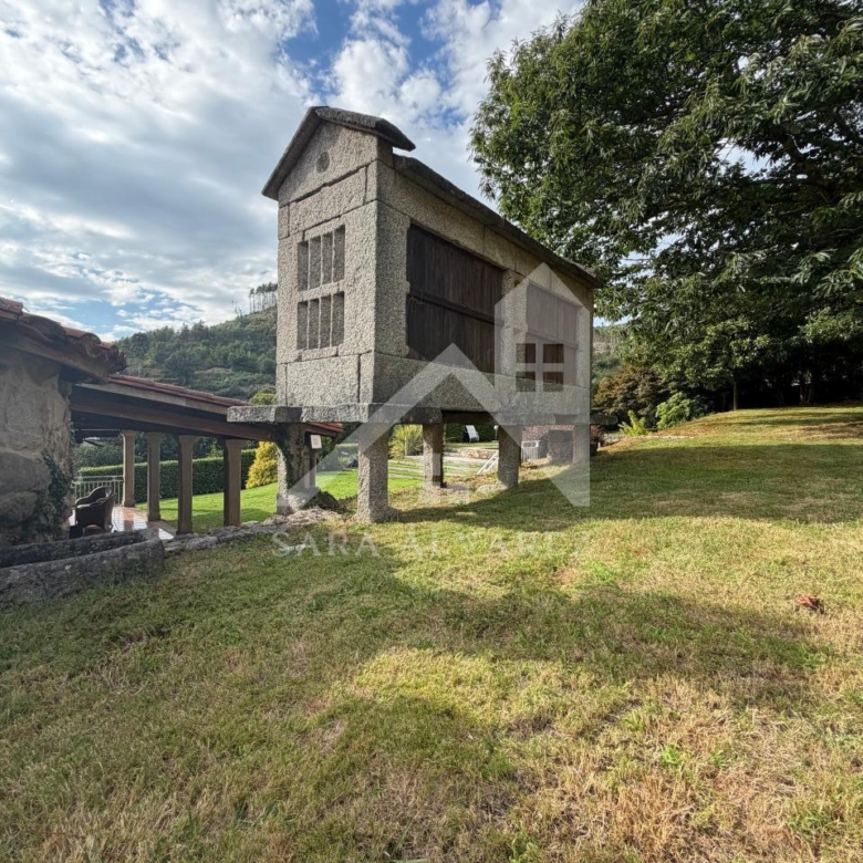 SE VENDE ESPECTACULAR CASA  DE PIEDRA RESTAURADA PRÓXIMA A LA CIUDAD DE PONTEVEDRA EN VIASCÓN- COTOBADE