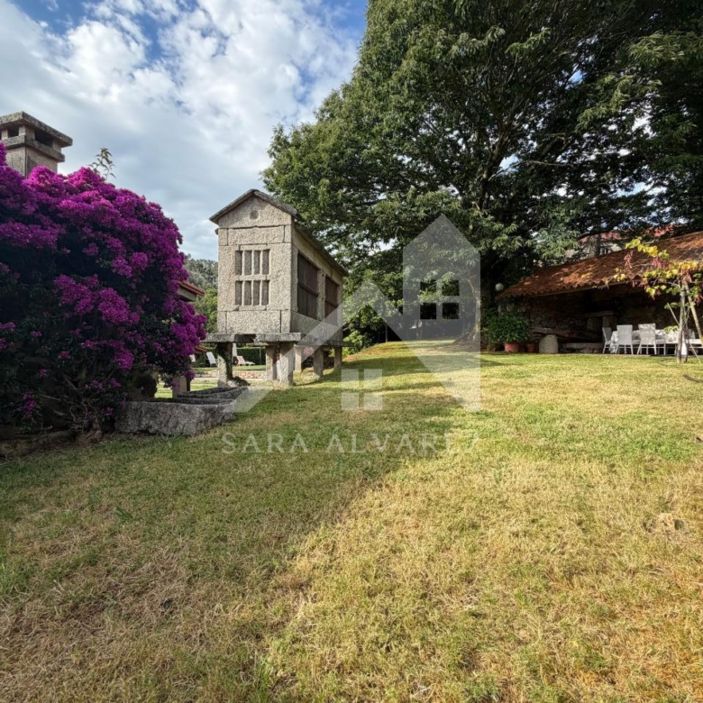 SE VENDE ESPECTACULAR CASA  DE PIEDRA RESTAURADA PRÓXIMA A LA CIUDAD DE PONTEVEDRA EN VIASCÓN- COTOBADE