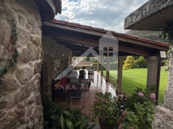 SE VENDE ESPECTACULAR CASA  DE PIEDRA RESTAURADA PRÓXIMA A LA CIUDAD DE PONTEVEDRA EN VIASCÓN- COTOBADE
