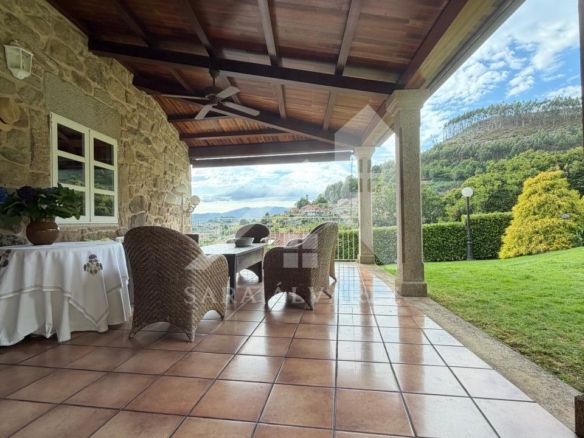 SE VENDE ESPECTACULAR CASA  DE PIEDRA RESTAURADA PRÓXIMA A LA CIUDAD DE PONTEVEDRA EN VIASCÓN- COTOBADE