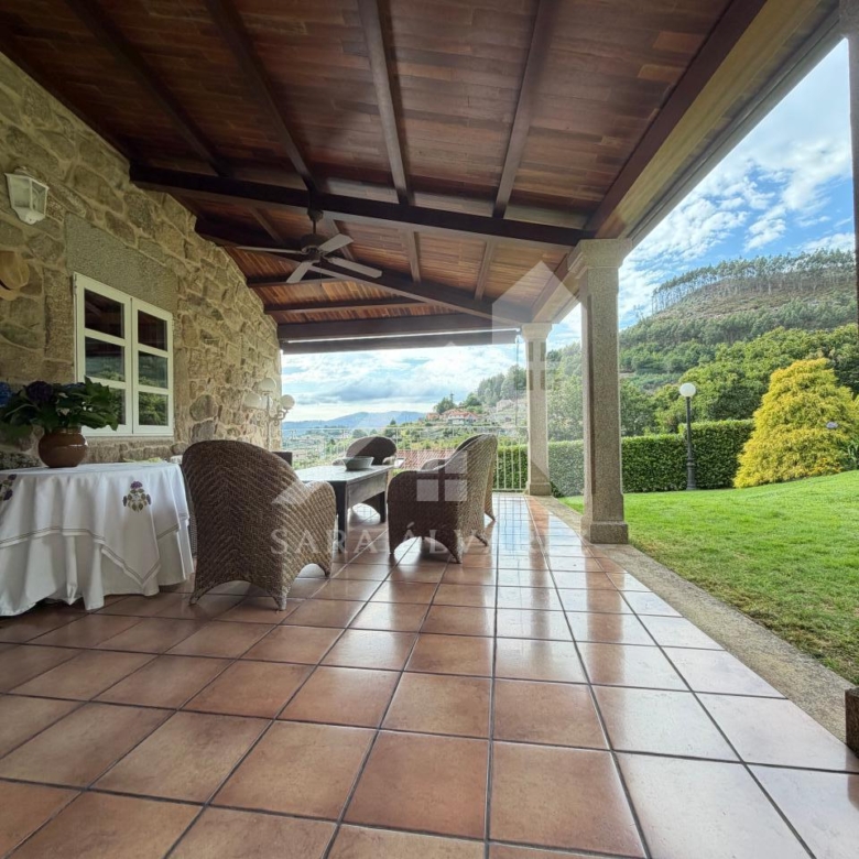 SE VENDE ESPECTACULAR CASA  DE PIEDRA RESTAURADA PRÓXIMA A LA CIUDAD DE PONTEVEDRA EN VIASCÓN- COTOBADE