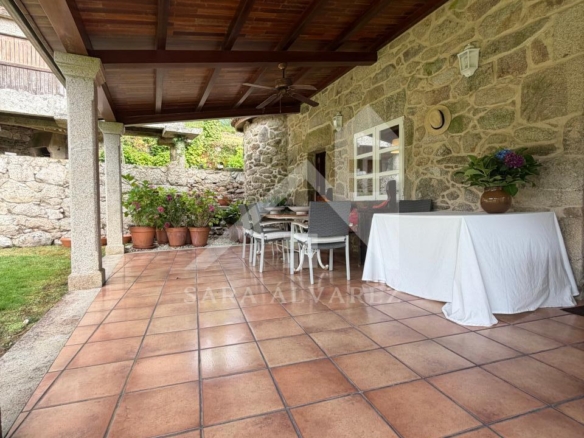 SE VENDE ESPECTACULAR CASA  DE PIEDRA RESTAURADA PRÓXIMA A LA CIUDAD DE PONTEVEDRA EN VIASCÓN- COTOBADE